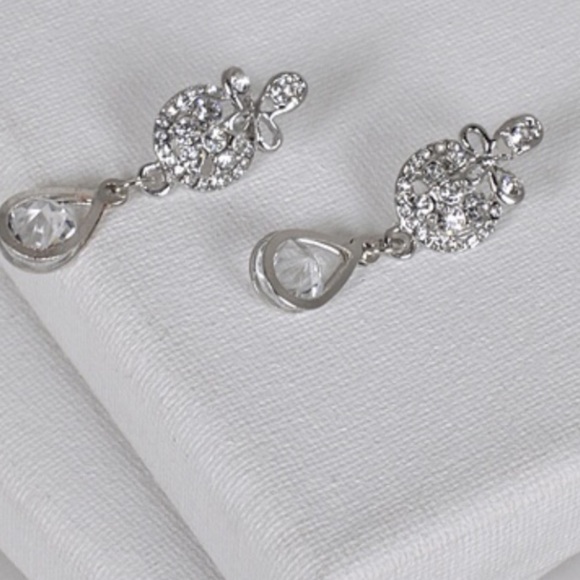 Jewelry - Beautiful Dangle Earrings